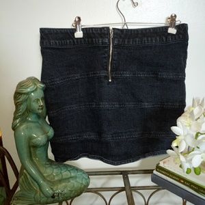 New York & Company stretch denim skirt M
